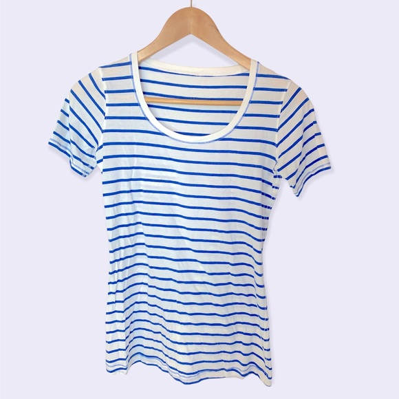Lululemon blue and white striped T-Shirt - Picture 1 of 6